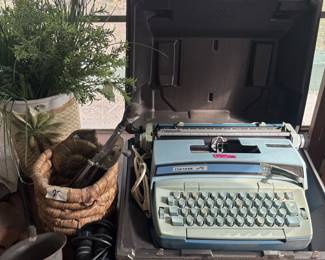old typewriter, doesn't currently work.