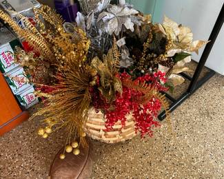 Lots of Christmas pics and floral