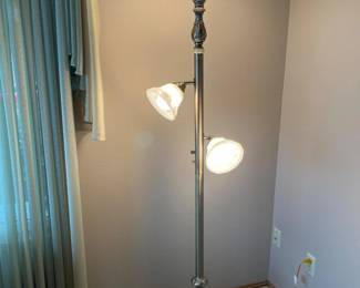 2 AntiqueStyledBronzeFinishedTorchierLamp