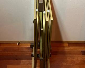 82 Setof3MidCenturyWoodToneandBrushedBrassTVTrayswithRack