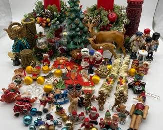 106 VintageChristmasLotFeaturingCeramicTreewithLights