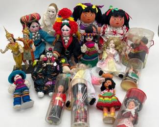 135 DollsfromAllOvertheWorldLot