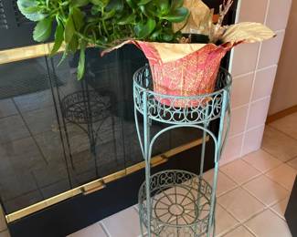 102 Metal28TallPlantwithStand