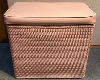 18 Vintage1960sPinkClothesHamperwithPaddedSeatTop