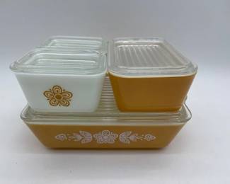 1 PyrexButterflyGoldFourPieceRefrigeratorDisheswithLids