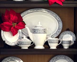 105pc Minton "Infanta" Bone China Dinner Service