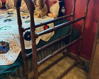 Queen Anne Style Quilt Rack 