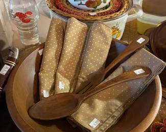 Wooden Salad Bowl, Serving Utensils, Fabric Napkins