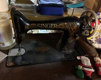 Singer Sewing Machine 