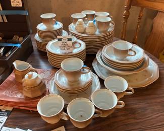 66 Pc Mikasa Country Place China Set 