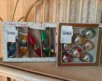 Vintage Round Ornaments 