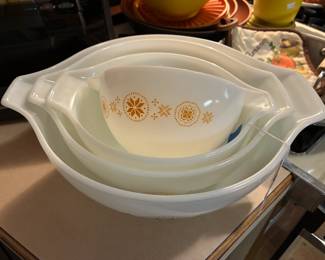 Pyrex Mixing Bowls 