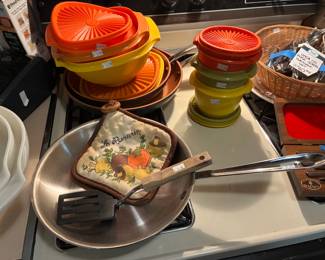 Vintage Tupperware, Pans 