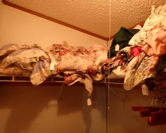 Comforters. Dust Ruffles.