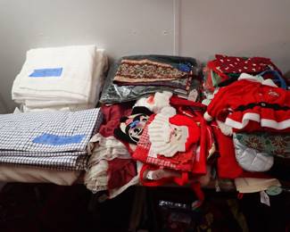 Christmas Linens. Curtains.