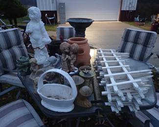 And last but not least, more last minute yard art!.