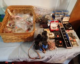 Jewelry. Binoculars.