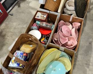 Box Lots of Misc Household and Decor Items Orlando Estate Auction