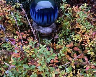 Glazed Ball on Stand 