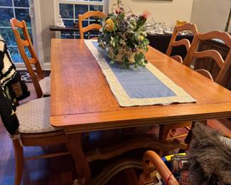 Dining Table , 2 leaves, 6 Chairs 