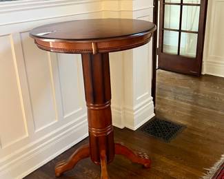 PAIR OF THESE PEDESTAL TABLES