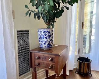 ASSORTED TABLES, PLANTS AND PLANTERS