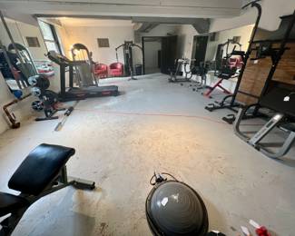 COMPLETE BASEMENT GYM