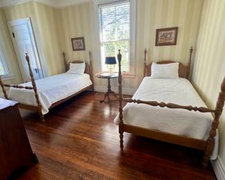 PAIR OF 4 POSTER TWIN BEDS IN THIS ROOM