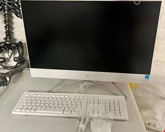 HP 22 ALL-IN ONE PC...STRAIGHT OUT OF THE BOX