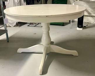 PEDESTAL TABLE