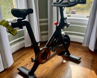 PELOTON  BIKE