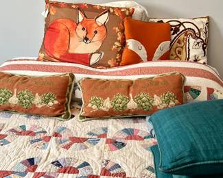 QUILTS, PILLOWS AND FOXES