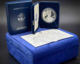 (1) 2001 American Eagle One Ounce Proof Silver Dollar w/ Box & COA
