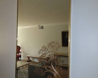Decorative mirror.