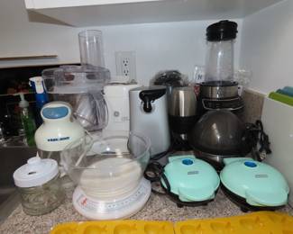 Ninja blender, GE food processor, kitchen scales, mini waffle makers.