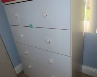 4 drawer chest.