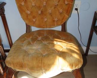 Single velvet deep tufted chair