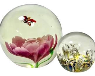Flower And Controlled Bubbles Paperweights 