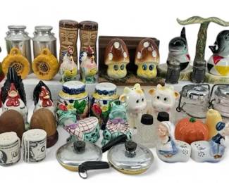 Vintage Salt Pepper Shakers