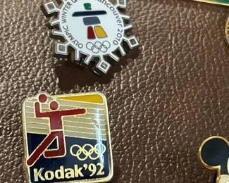 Vintage pins / buttons