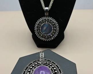 Premier Designs Large Pendant Necklace With Two Interchangeable Pendants