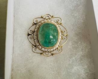 Beautiful jade and pearl broach or pendant!