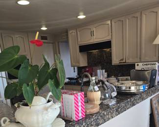 Kitchenware small appliances etc