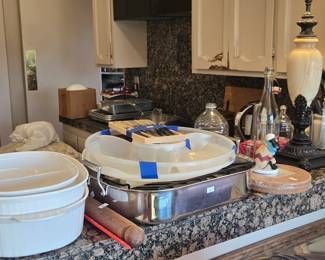 Miscellaneous kitchen including Corning Ware