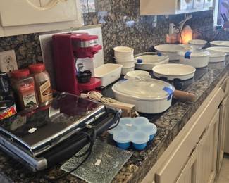 Kitchen small appliances, lots of Corning ware