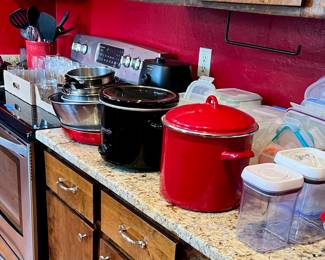 pot's and pans mixing bowls