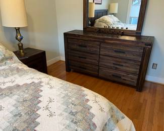 6 drawer dresser and mirror like new