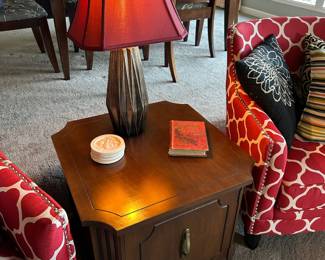 Traditional Style End Table