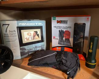 Pandigital 7-inch LCD Digital Photo Frame, Fieldsheer Mobile Warming Heated Gloves