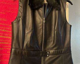 Saguaro Women's Black Leather Vest with Faux Fur Collar – Size Medium